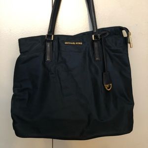 Michael Kora tote